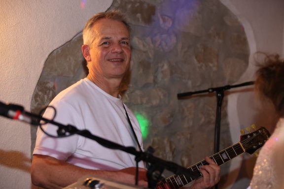 Marcus V. - base, guitar, tuba