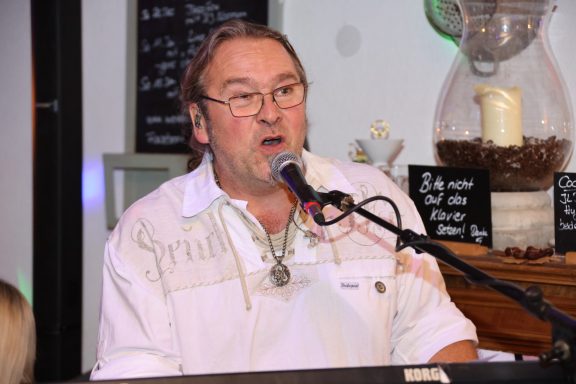 Walther - keys, vocals